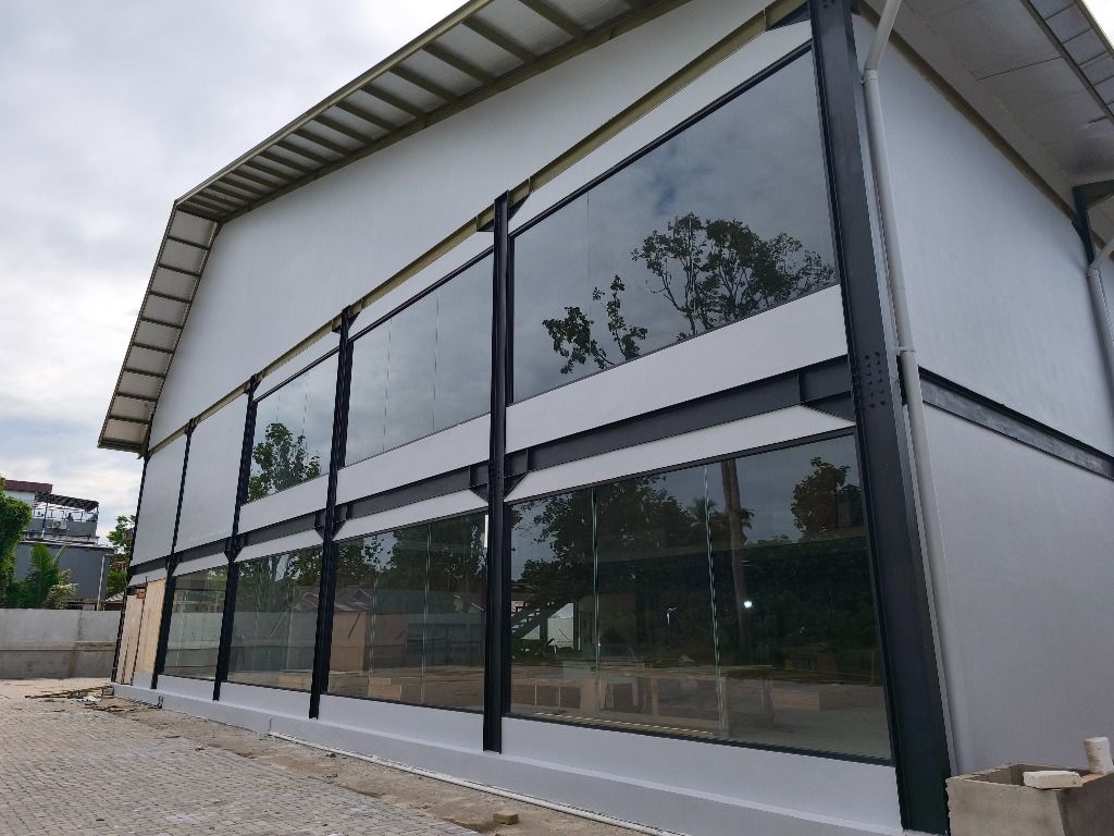 Kusen Aluminium Pintu Lipat Kaca