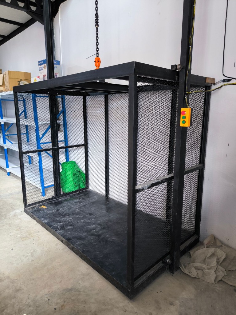 Lift Barang Heavy Duty 1