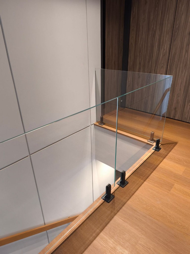 Railing Tangga Kaca Tempered 2