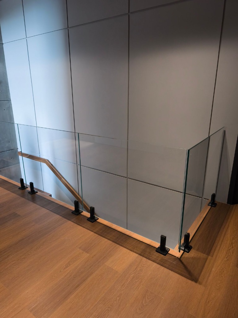 Railing Tangga Kaca Tempered 3